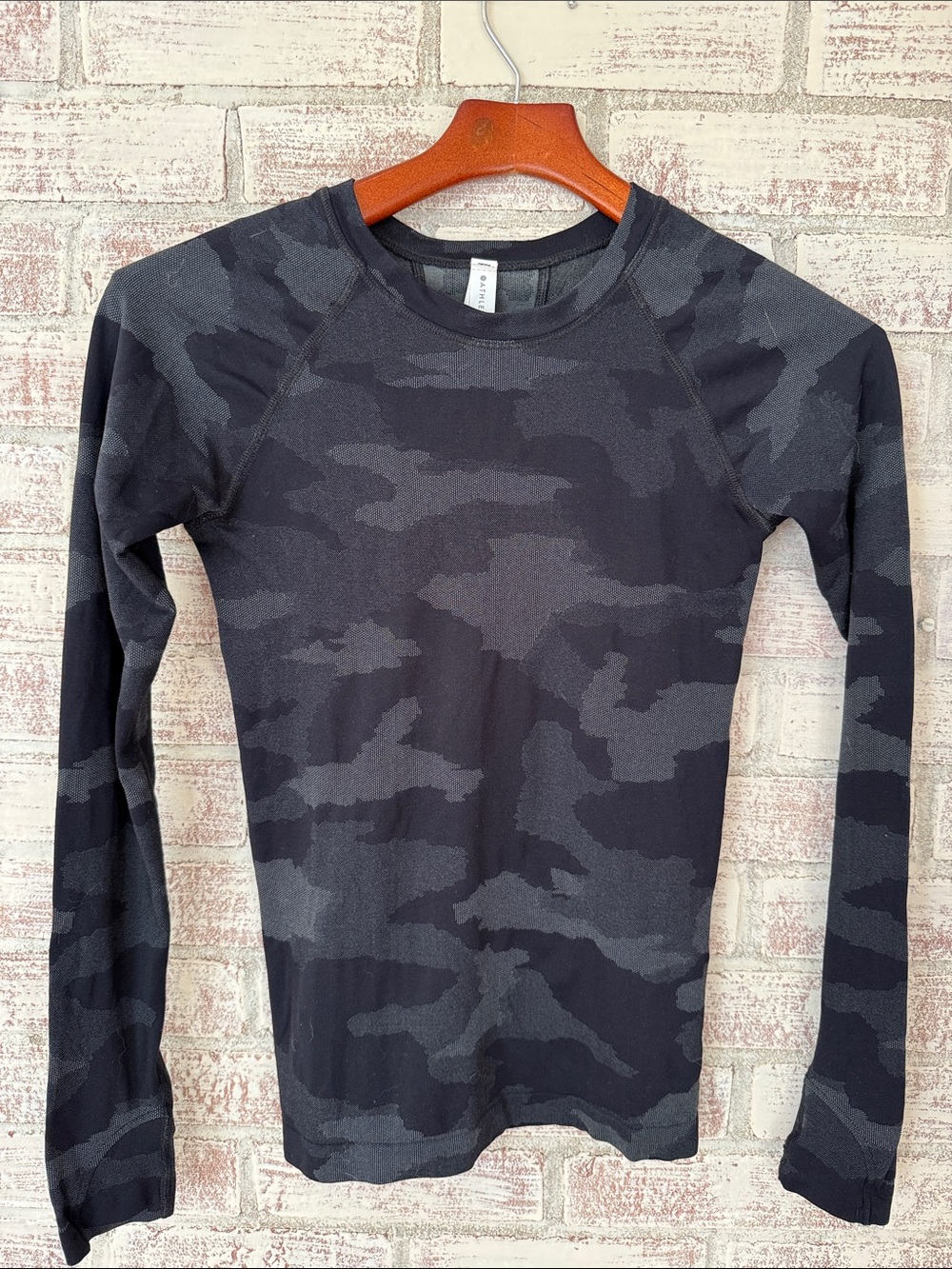 Athleta Men's Long Sleeve Camo Crewneck Shirt - Black & Gray